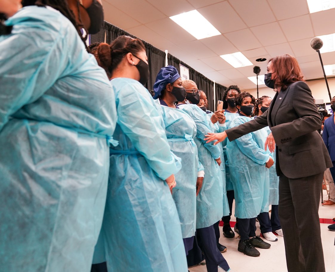 will_meissner's tweet photo. Message Stepped on:
A.  Don’t bring a dozen people (yourself included) into a small room for a content op.
B.  Don’t touch an individual who’s been instructed to appear vigilantly sterile and safe. https://t.co/vLVqtluiIj