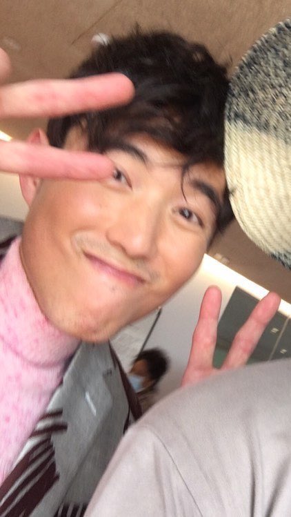 nastybentacles's tweet photo. and the justin "✌🏻" saga continues https://t.co/LAq84AuUgz