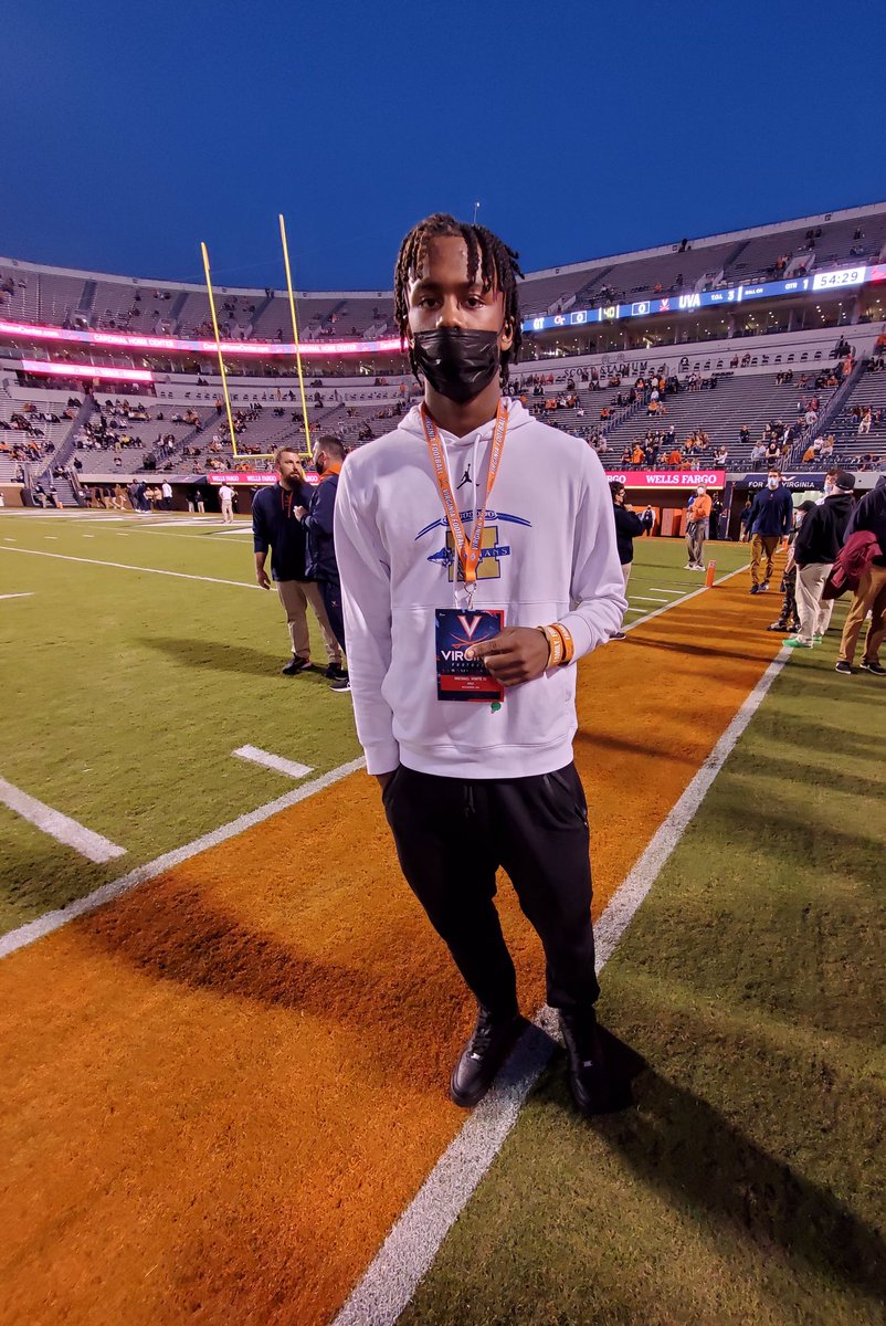 MichaelWhiteIII's tweet photo. I had a great visit on Saturday at UVA. It was a pleasure meeting the coaches. The atmosphere was great. The hospitality was outstanding and the game was a thriller! #GoHoos 
@McEachernFtball @Jagcount @ChadSimmons_ @SouthernSwagg4 @RecruitGeorgia @Mansell247 @Coach_Moon20 https://t.co/EmyWwleFFp
