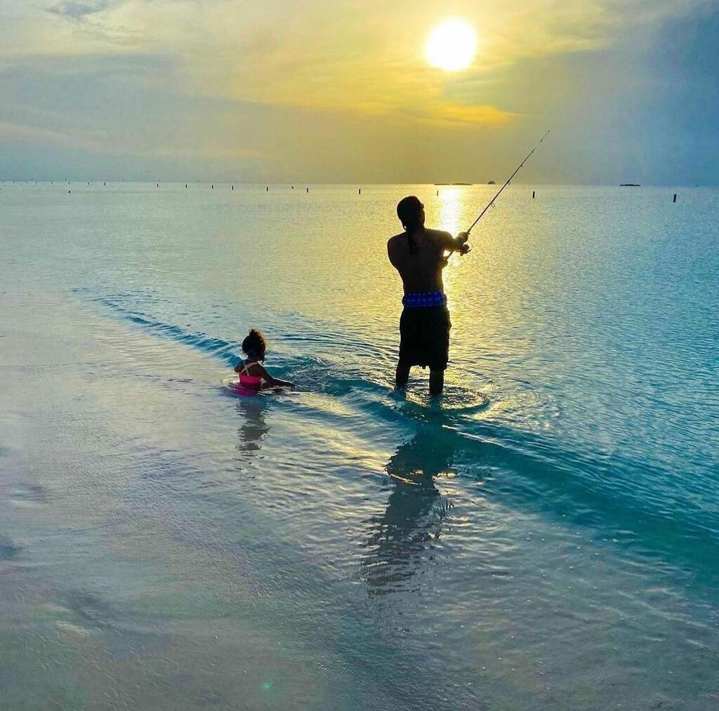Perfect example of living your best life Bahamas 🇧🇸style.  #bahamaslife #bahamasbliss #bahamasbeaches #bahamasfishing #bahamasvacation #bahamastravel 📸@baleariacaribbean instagr.am/p/CVb0cQCNAXi/