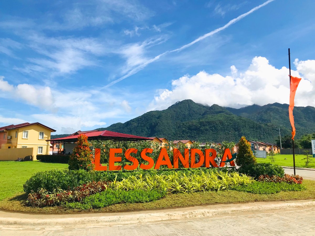 lessandraonline's tweet photo. Imagine waking up in a maaliwalas home, with the Mt. Makiling's view greeting the new day. This is the life waiting in the community of Lessandra Sto. Tomas in Batangas!

Visit https://t.co/j3567ecrGi today.

#LandingGreatReturns #AngatKaDitoSaLessandra #affordablehouseandlot https://t.co/kX4ABrmuOy