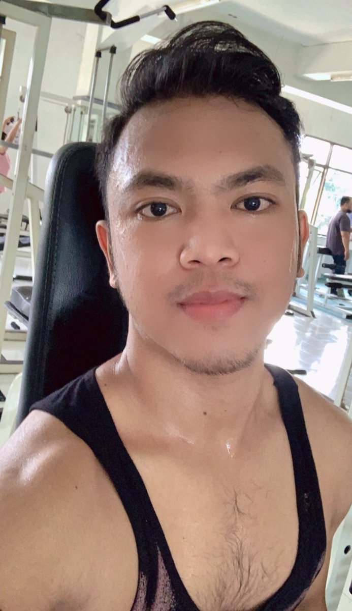 andkprasetyo's tweet photo. Kalo kamu jadi pacarku jangan bosen ya aku pap foto lagi di tempat gym, anaknya emang lagi fokus bentuk badan soalnya🤣😂 https://t.co/LLugLaiVAs