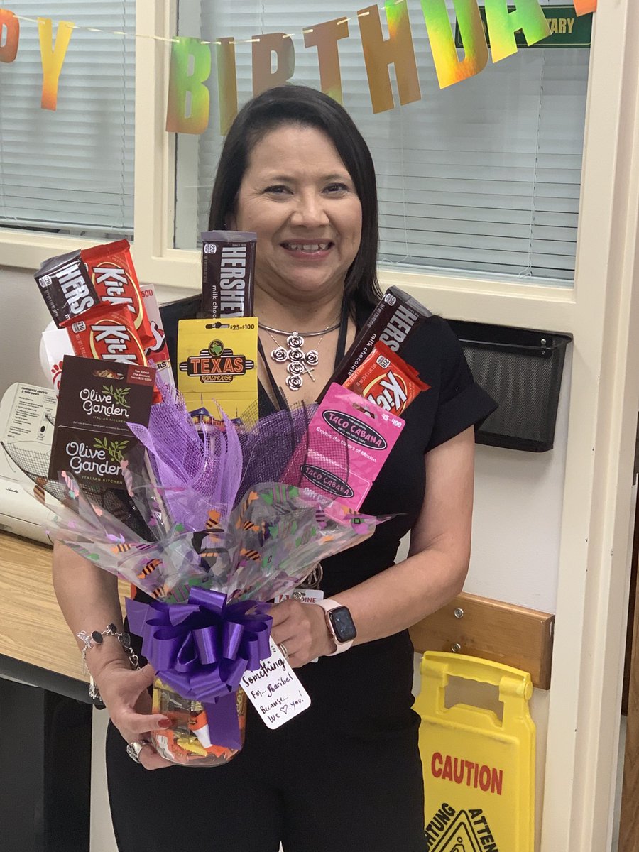 LilianaAzultec's tweet photo. Celebrating our super magician Aka Odom Elementary school secretary Mrs Maribel Martinez.   Thank you for all you do for us !!!!!!!
⁦@OdomES_AISD⁩ ⁦@Maribel75908648⁩ https://t.co/yWtQgoqAUW