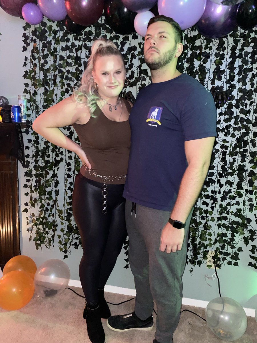 aknippen97's tweet photo. Showed up to Halloween looking fucking fit 😝
#TedLasso @TedLasso @TheRealRoyKent @TheKeeleyJones https://t.co/KlgRcbqE4a