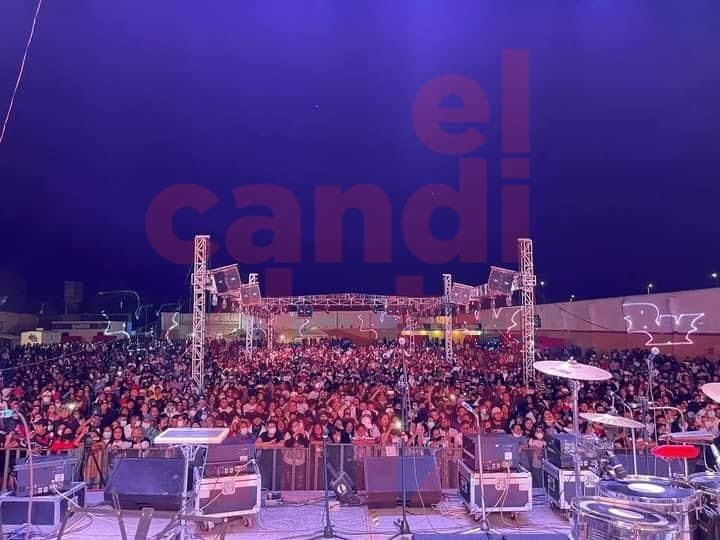 ElCandidato_MX's tweet photo. #SLP | 💢 EL REY DEL WEPA ES RECORDADO DESDE EL SALÓN CHICAGOS 👑 #ReyDelWepa #Tontin #KissSound #Wepa
• Miles cantan y bailan al estilo del Kiss Sound desde el Salón Chicagos. https://t.co/qtcGqu7EQB