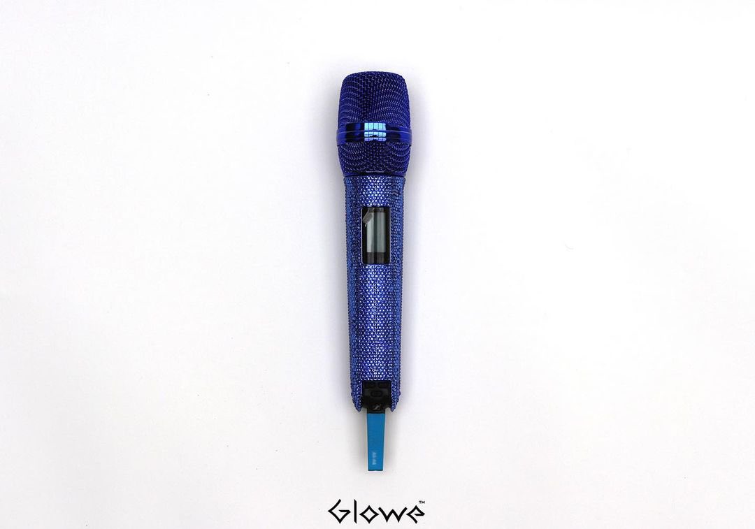 BangtanMab's tweet photo. Novo microfone do Namjoon feito à mão por Glowe com cristais Swarovski ✨💜 https://t.co/wn6x1c6rWn