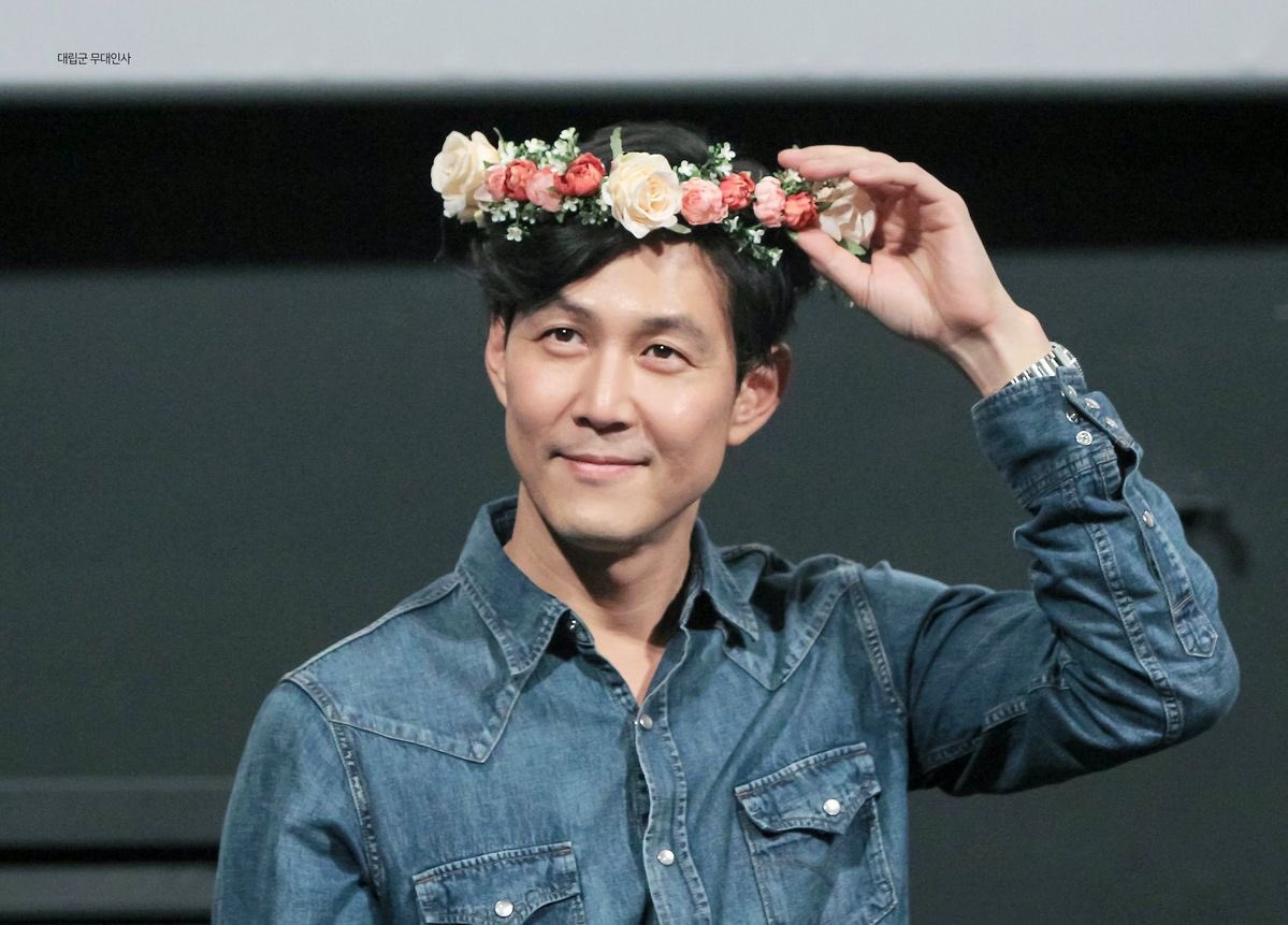 daily_squidgame's tweet photo. nothing, just lee jung jae https://t.co/wyuGDkN2ib