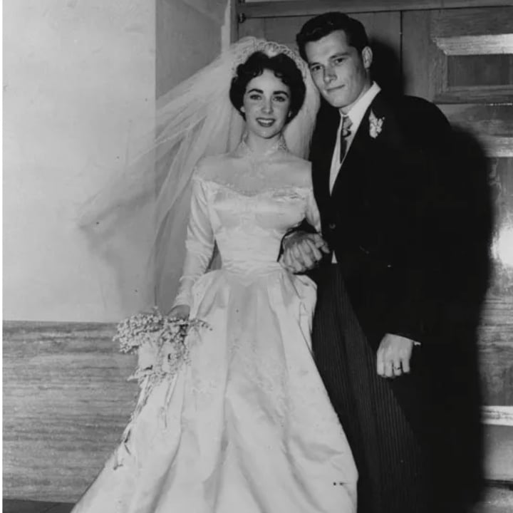 HollywoodForev4's tweet photo. In 1950, barely 18 year-old Elizabeth Taylor married Conrad Hilton, heir to the famous hotel chain, in a ceremony in Los Angeles attended by over 700 guests. https://t.co/bnF25cWmtP