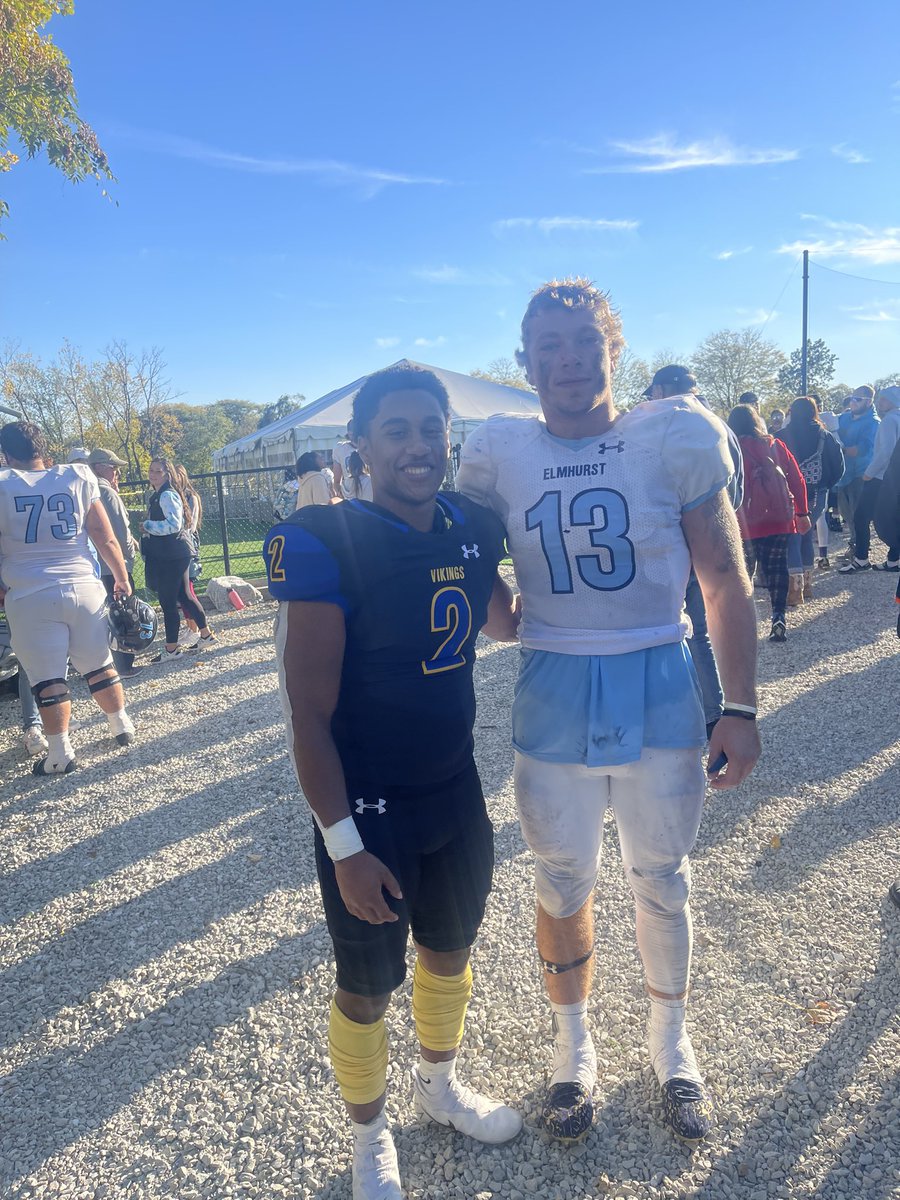 MarcelLove10's tweet photo. happy to see a familiar face in chicago. dawgs 4L @bryce_gable @GrandvilleFB https://t.co/wPo8iCL5wO