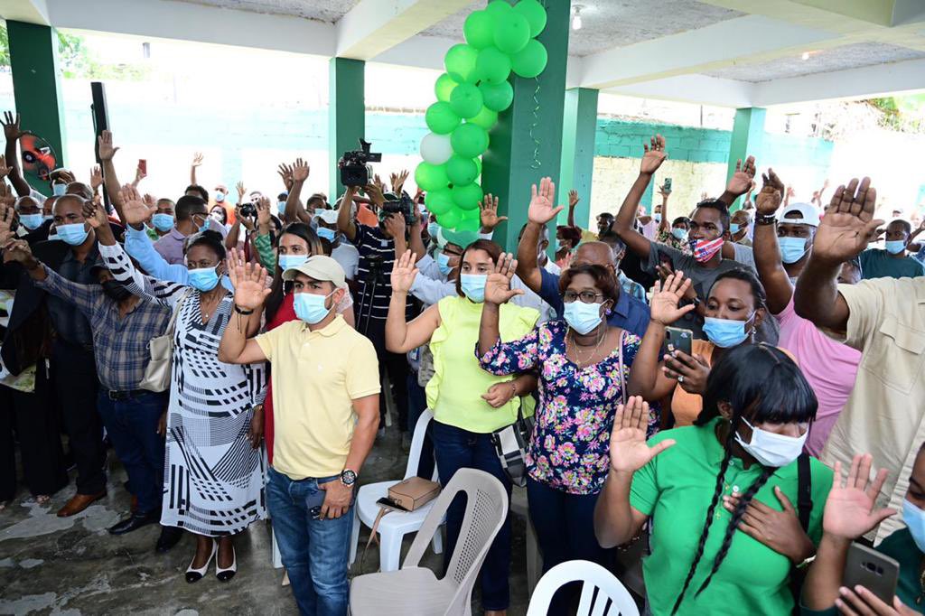 LeonelFernandez's tweet photo. Siempre es un honor volver a San Cristóbal, donde nos reciben con gran cariño. Hoy, como presidente de @FPcomunica, abrimos las puertas a miles de ciudadanos al verdadero hogar de los ideales del profesor Juan Bosch. 
¡Bienvenidos al partido de la esperanza, la Fuerza del Pueblo! https://t.co/qVO0HAhxW0