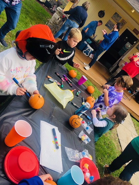 SunshineTatem's tweet photo. Tatem teachers had a wonderful time at the Sunshine Family Fall Festival!! @JFTatemES https://t.co/tx8lgJr3pz