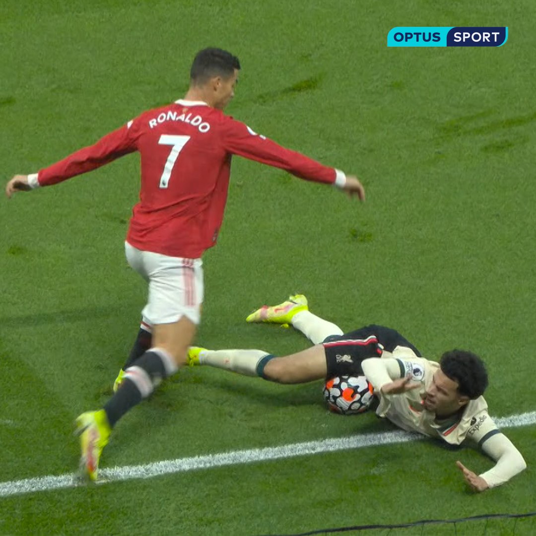 Cristiano Ronaldo Shown Red Card After Kicking, Punching Opponents (GIF) 