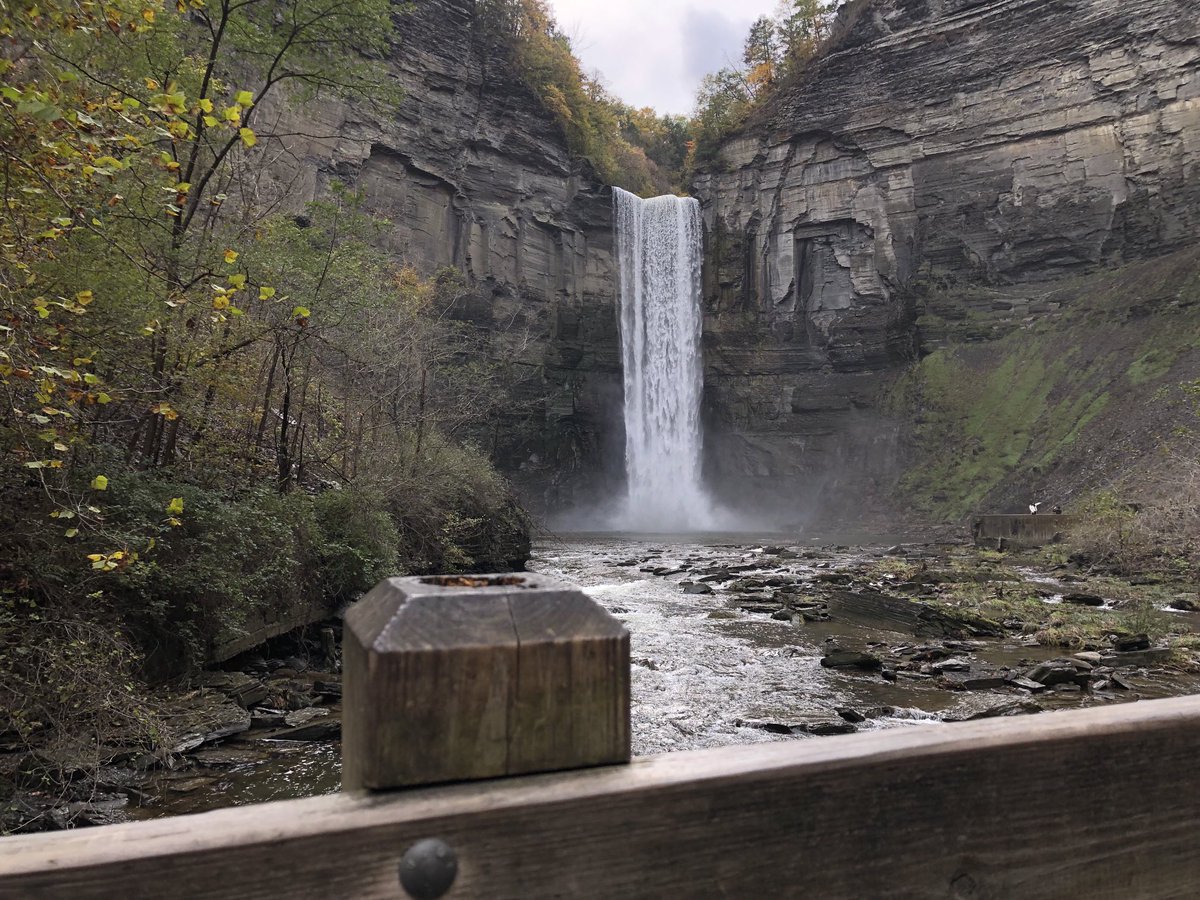 PittBizDean's tweet photo. Beautiful late October Sunday in Central New York. Perfect for a visit to Taughannock Falls. https://t.co/LnKBSZAQtR