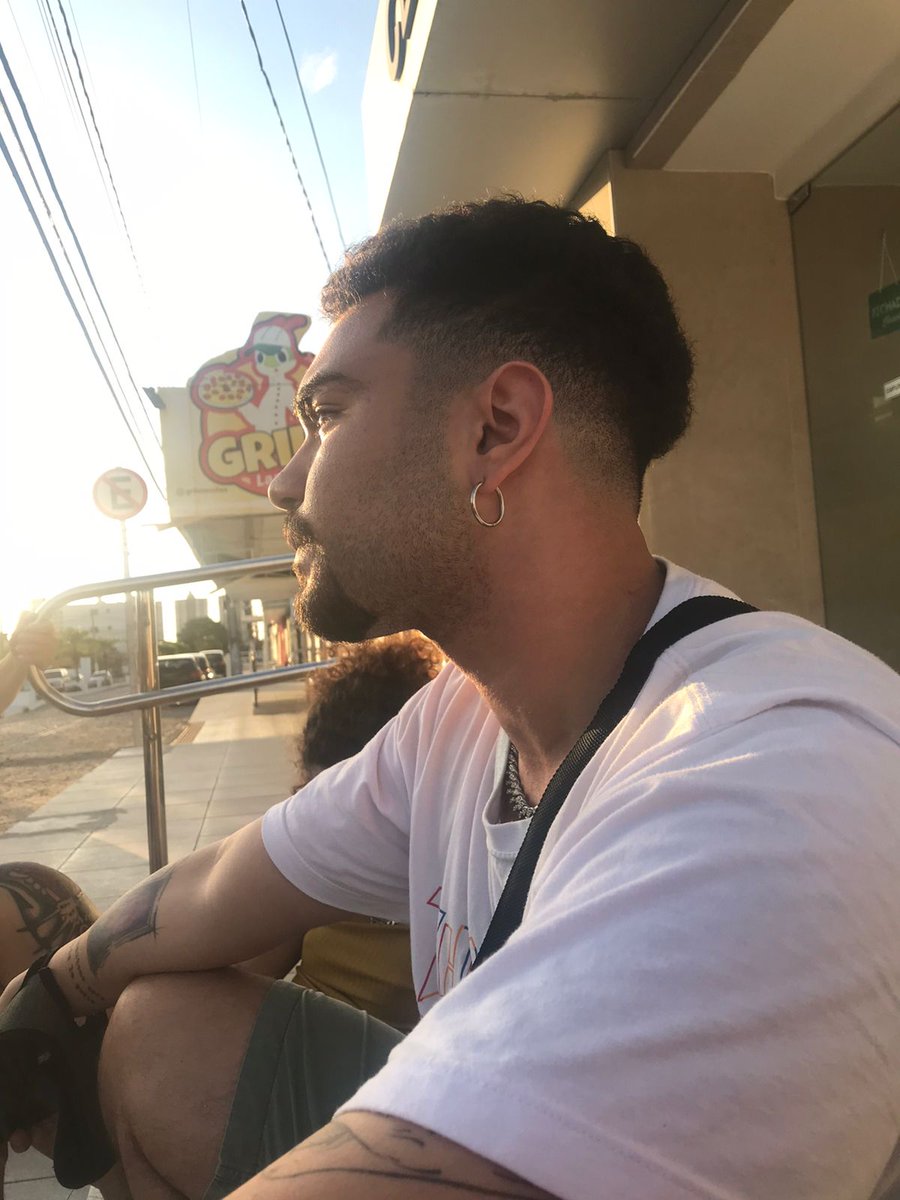 azazel697's tweet photo. Jogar essas fotos aqui também porque enquanto tavam tomando bacu eu tava sendo lindo https://t.co/qsUsywNc0O