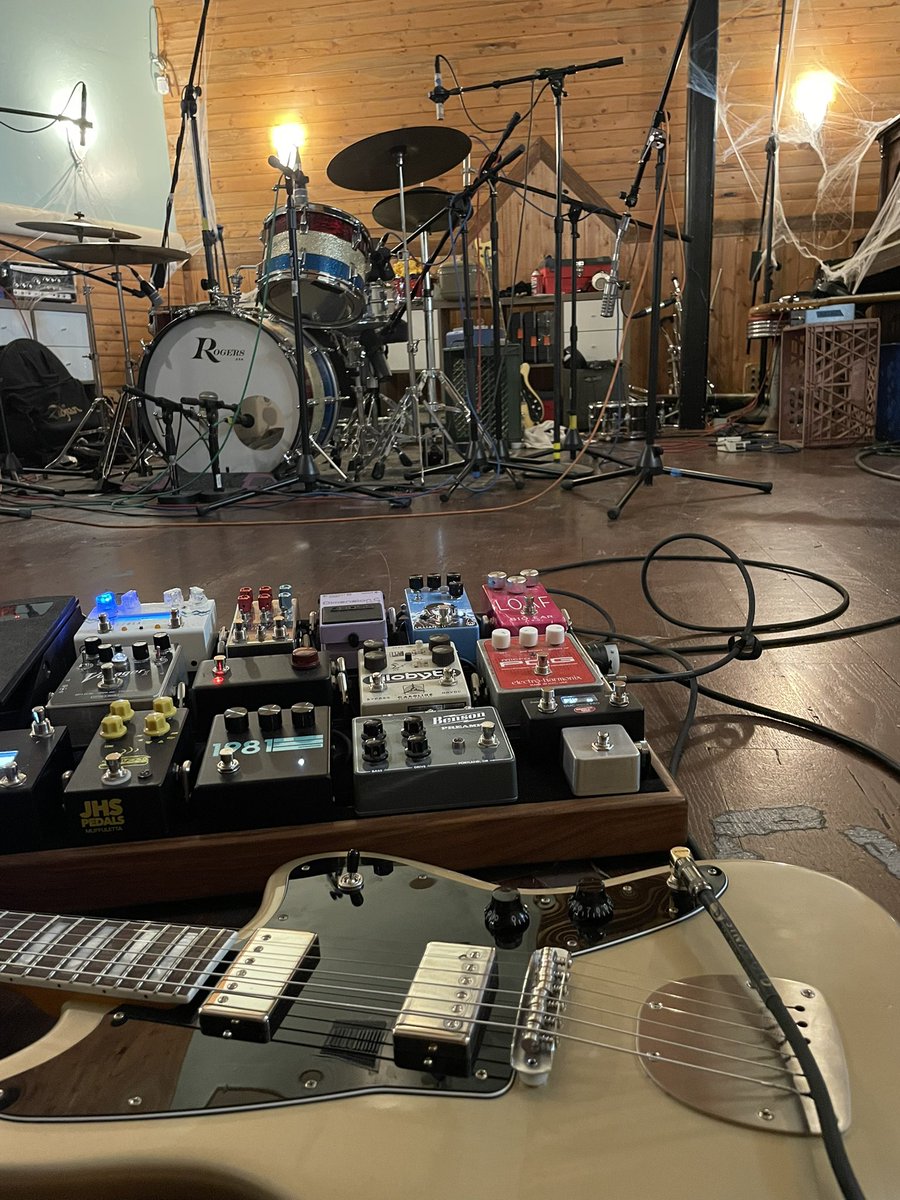 luaunoise's tweet image. Taking it to the party zone.