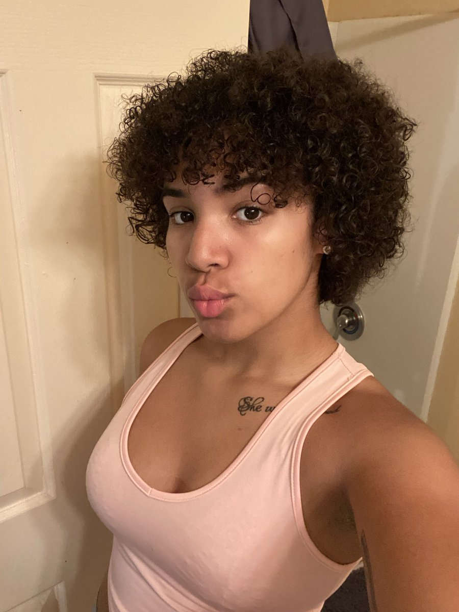 niadapia's tweet photo. last months pics 🐷 https://t.co/jG4CSKgQlI