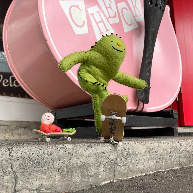 Official2Check's tweet photo. 秋晴れの爽やかな札幌からこんにちは。
#テールスライド #skateboard
#skater #skateboarding
#skatetricks #tailslide https://t.co/8mDYxoiKpn