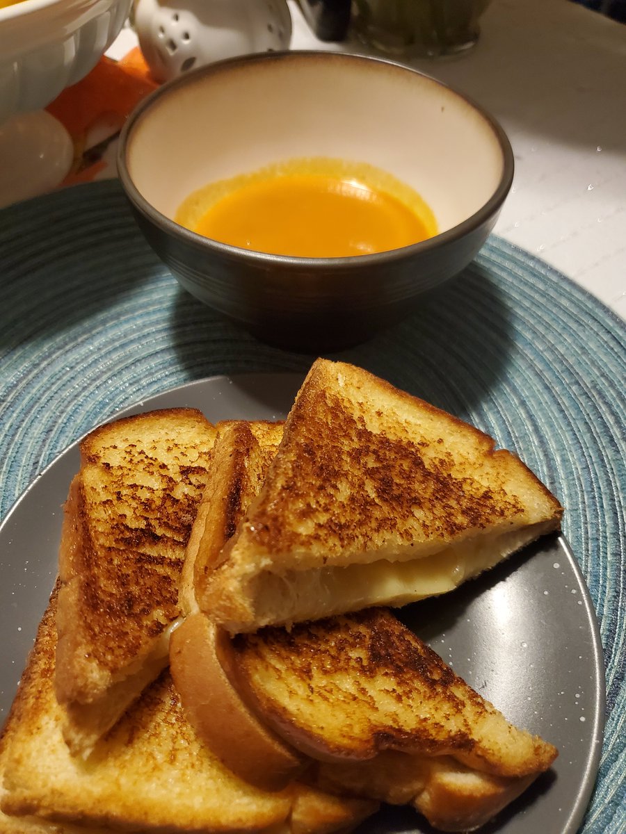 For supper a smooth roasted red pepper tomato soup with kerry gold grilled cheese 🧀.  #sundaysupper #kerrygoldcheese #kerrygoldirishbutter #family