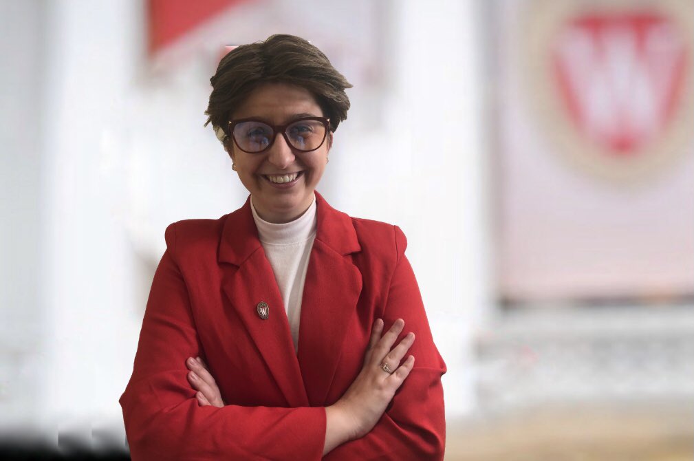 abbyolivieri's tweet photo. @BeckyBlank Only the best for your last year here. Miss u already ❤️ @UWMadison https://t.co/cRipdEXP9z