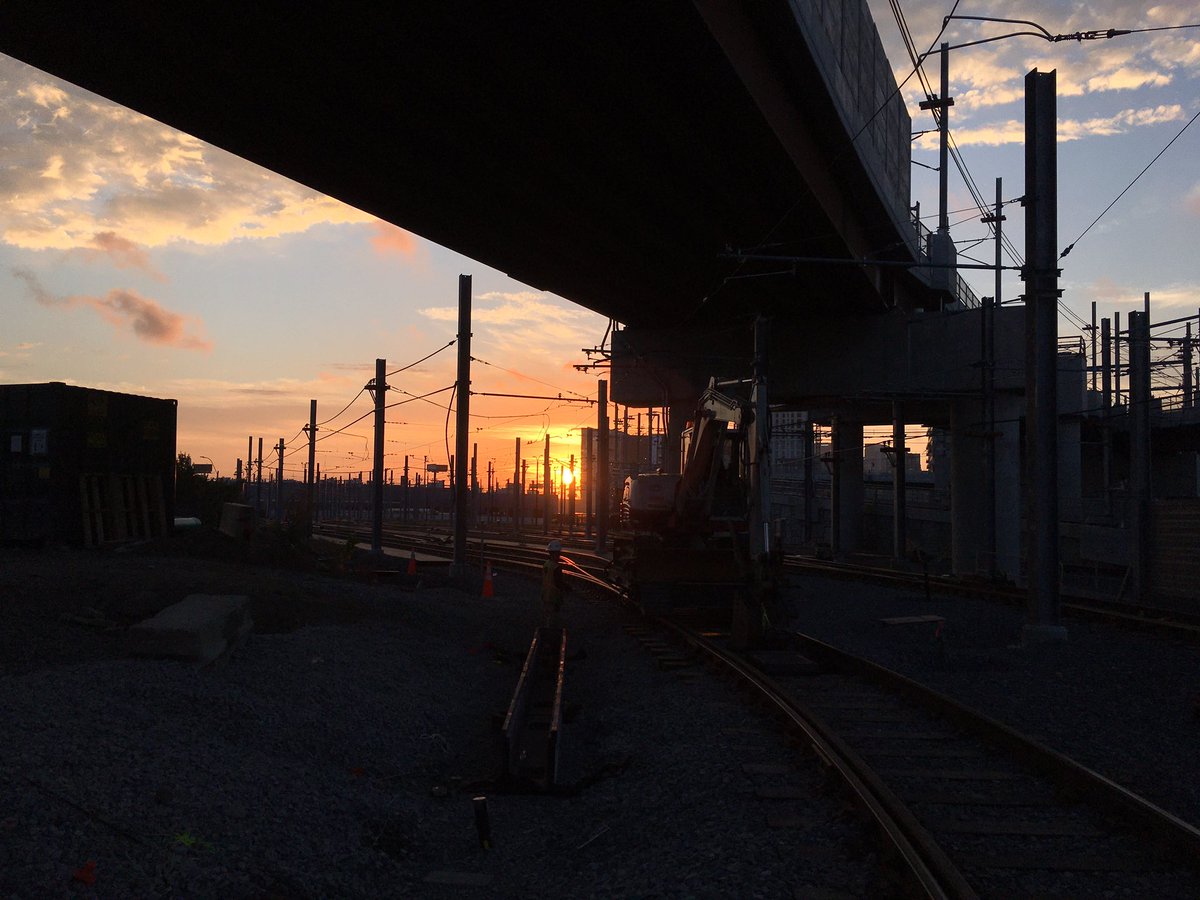 NorthoBostonRob's tweet photo. Sunrise over the #GLXTRACKS #Greenlineextention #Greenlinenorth https://t.co/Dm7t1o2LS4