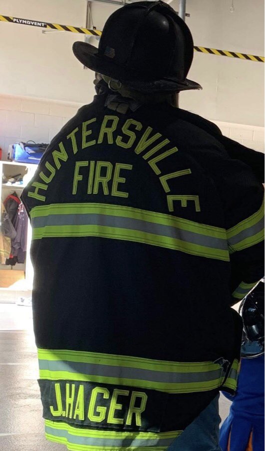 Huntersville_FD's tweet photo. A special visit this evening by ‘FF Emerson’ in honor of FF Jeff Hager and a Halloween in Huntersville. Thank you for honoring Jeff’s memory Emerson! #NeverForget #OneTownOneTeam #HuntersvilleFD https://t.co/RnA39LRToU