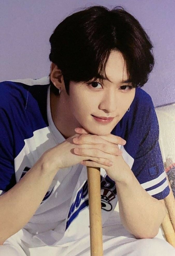 Elli__sta's tweet photo. Happy Birthday to our talented dancer from Stray kids❤😺😺✨🎶be happy and healthy❤❤❤
@Stray_Kids 
#StageGeniusLeeKnow 
#우리집_큰고양이_리노_생일 
#HappyLeeKnowDay https://t.co/wJyr0E8PkY