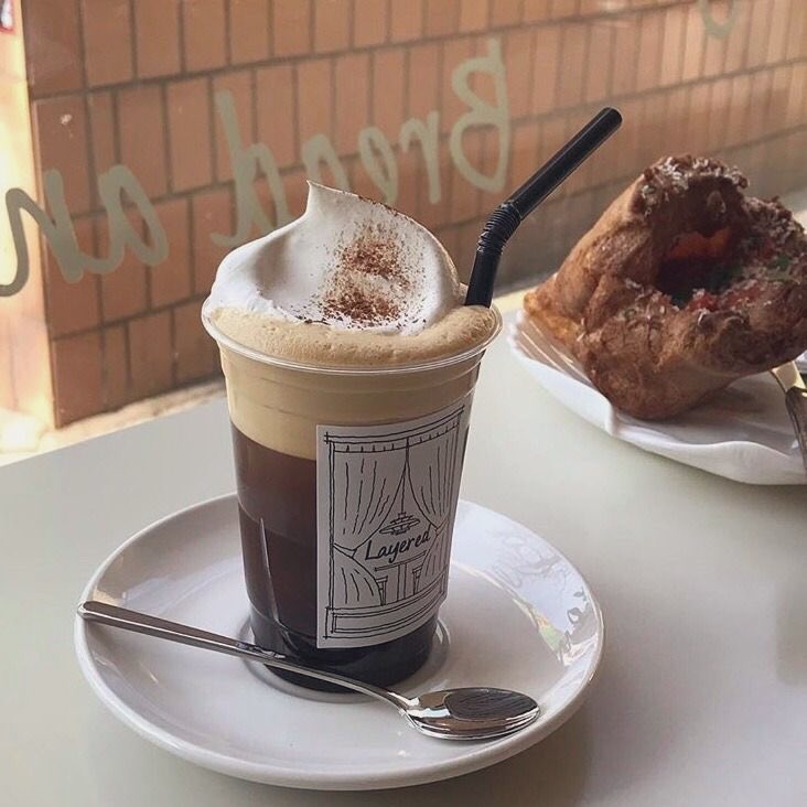 🌙 ─ Últimamente en el rodaje o fotos la ropa no es muy necesaria, algo cansador, no dejan de verme. Pero, hoy mi girasol me llevo un café y alegro mi día, buena noche.

      ─────────────
 ❨ #animetwt ;; #anitwt ;; #hqrp❩
                    ¿  ↻ + ♡  ?