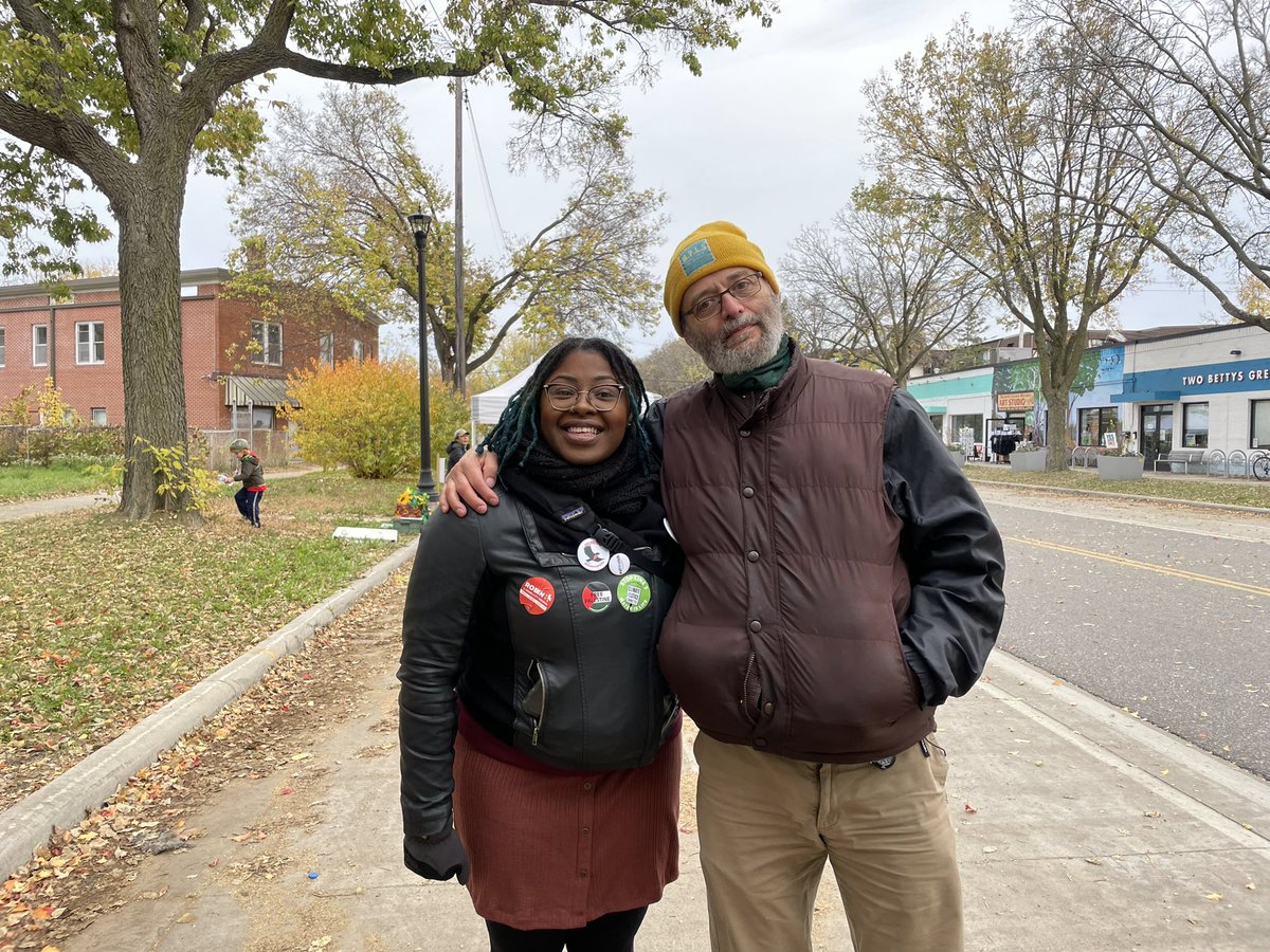 So many friends & beautiful faces today at Open Streets: Minnehaha, especially the lovely folks on Team @ChavezForWard9!

thanks to all the excited neighbors who visited our tent to make DIY buttons & talk about @Robin4MPLS’ historic campaign 🧡🗳 only 8 days left, get involved!