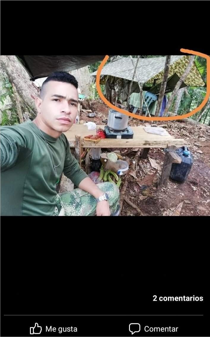 Cony_martinez_'s tweet photo. Alguien me puede explicar ésto :
Fotos tomadas en el cambuche del recién capturado OTONIEL, por un soldado mucho antes de su captura.
Cómo siempre a éste cuento le falta un pedazo, verdad: @IvanDuque ???
Qué opinan, los escucho: https://t.co/ajibN4i4MA