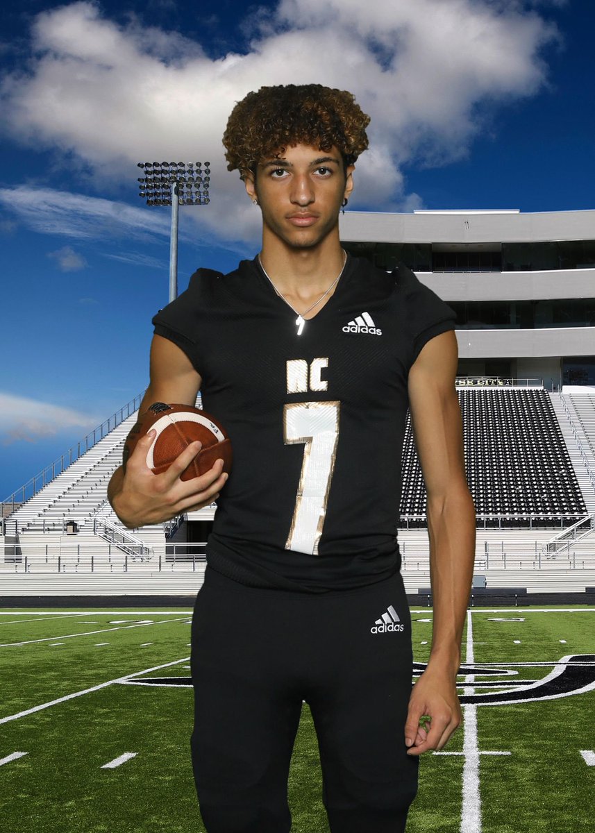 SportsDayHS' offensive player of the week is... Royse City WR Jonah Roberson! 👏

Roberson had 10 receptions for 255 yards and four touchdowns in Royse City’s 65-63 win over Crandall.

Read more and see our honorable mentions list: buff.ly/3Ee2v9k

#txhsfb