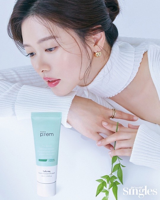 theseoulstory's tweet photo. 📸  Looking gorgeous! Jung So Min teams up with Singles magazine in her latest pictorial 😍

Source: https://t.co/yfrRWifkTS https://t.co/UG2zrwAbjH