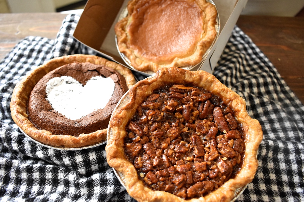 Crave Pie Studio tweet media