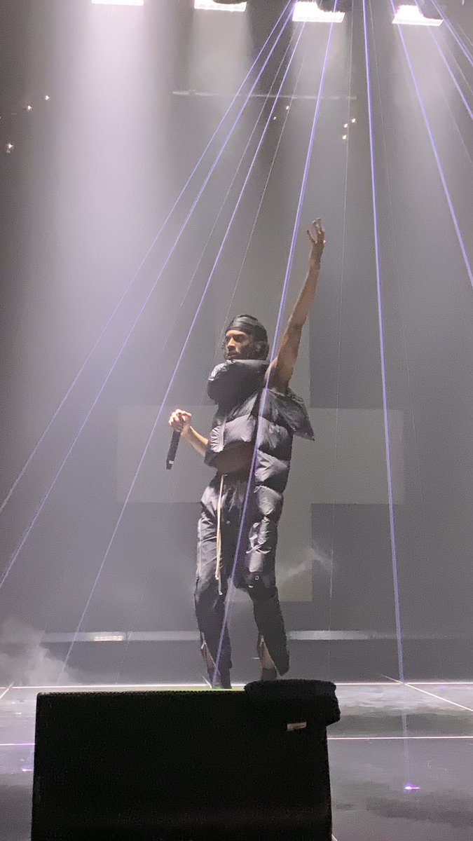 Aidm0n's tweet image. Some pics from the Playboi Carti show in Gainesville. Dm for vids or more pics I took 🧛🏿‍♂️💋🦋
#Carti #playboicarti #kingvamp #kingvamptour #Narcissist #NARCISSISTTOUR