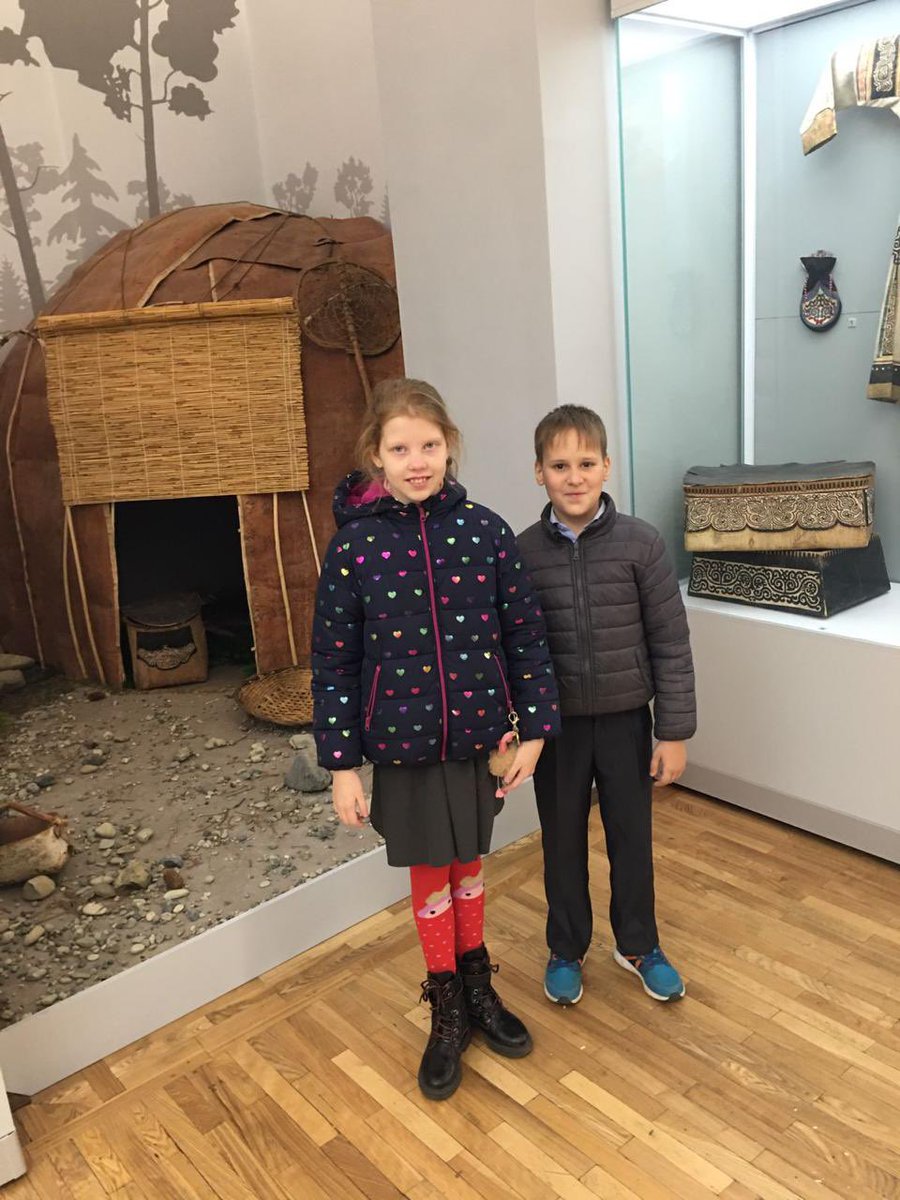 SintshHb's tweet photo. Ученики 2 «Б» на выставке «Жизнь и быт народов нижнего Амура» в музеи им. Гродекова 👍

#школаинтернат6 #КГБОУШИ6 #Дети #Школа #Урок #Экскурсия #Выставка #БытИЖизнь #Знания #Интерес #Хабаровск #ХабаровскийКрай #НародыХабаровска #Октябрь #Осень #Россия https://t.co/z51YfdlAVE