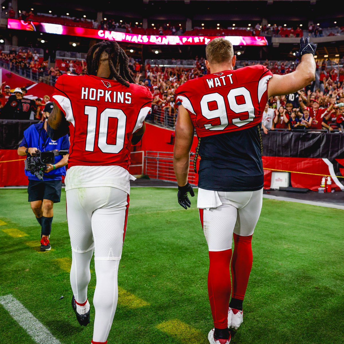 NFL's tweet photo. Feels good to be 7-0. #RedSea 

@JJWatt @DeAndreHopkins https://t.co/x8YPRG08VN