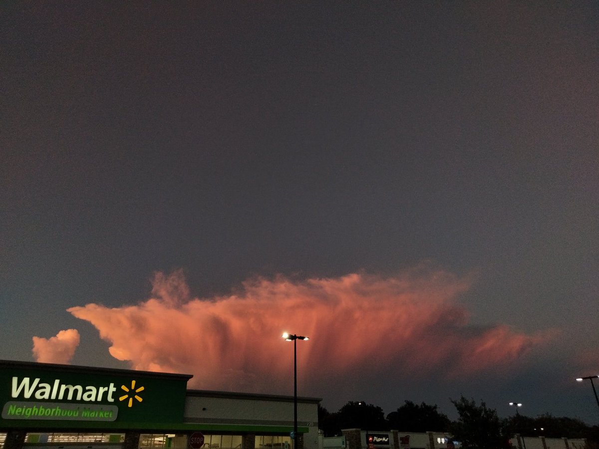 SunsetSnaps's tweet photo. RT @michaelwx6: More Photos Of the Amazing Sunset! 🌇 🌞 #sunset #sunsetphotography #texasunset #DFW #DFWsunset @NWSFortWorth @Fox4Weather @RickMitchellWX https://t.co/ANMBWhkOuG