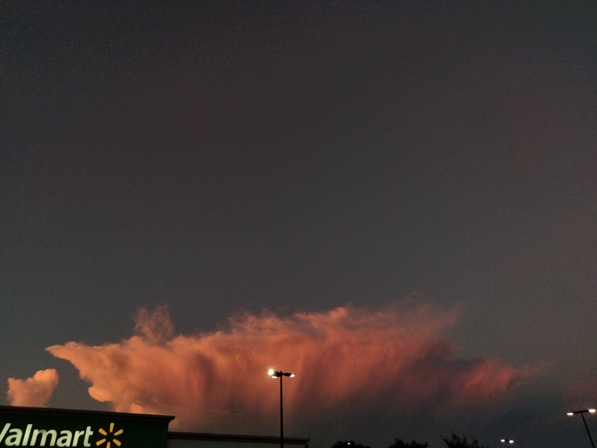 SunsetSnaps's tweet photo. RT @michaelwx6: More Photos Of the Amazing Sunset! 🌇 🌞 #sunset #sunsetphotography #texasunset #DFW #DFWsunset @NWSFortWorth @Fox4Weather @RickMitchellWX https://t.co/ANMBWhkOuG