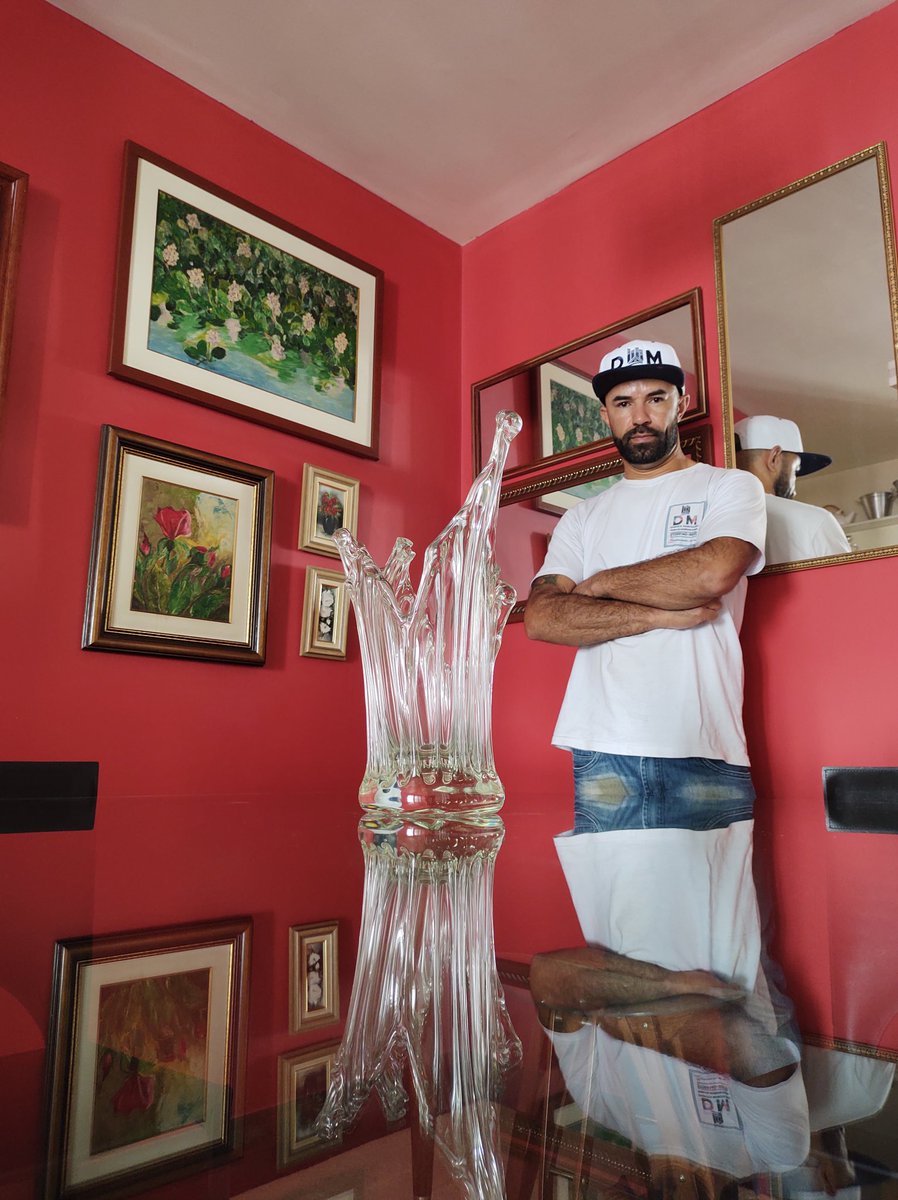 RegysRodrigues's tweet photo. Este sou eu; Regys o Diarista Masculino aqui de SP.
Surpresos?! Fiquem não!
Reinventei-me após perder o emprego em 2020.
Estou aí, motivando e incentivando pessoas.
Gostou? Compartilha aí pfvr.
#faxina #diaristamasculino #reinventar #novidade #homemnafaxina https://t.co/QKNjd78tUW