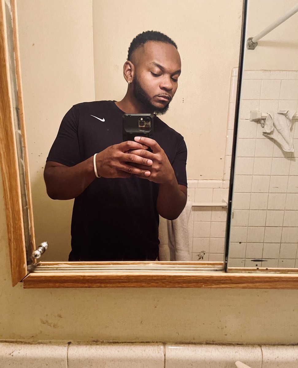 NickEnaigbe_'s tweet image. i’m 37 and I don’t look a day over 24. black don’t crack ✨ #30plustwitter