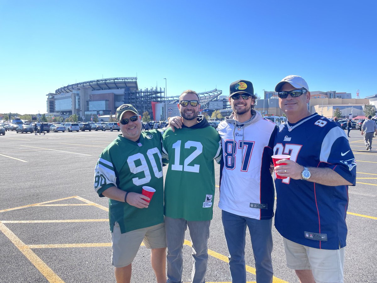 HoltaVision's tweet photo. Beautiful day in the neighborhood… oh, Big Mac and boys put up 54 on GangGreen. Thanks Fishy, Brandon and Chief for traveling big distances to keep our tradition alive… https://t.co/OO95faGbwd