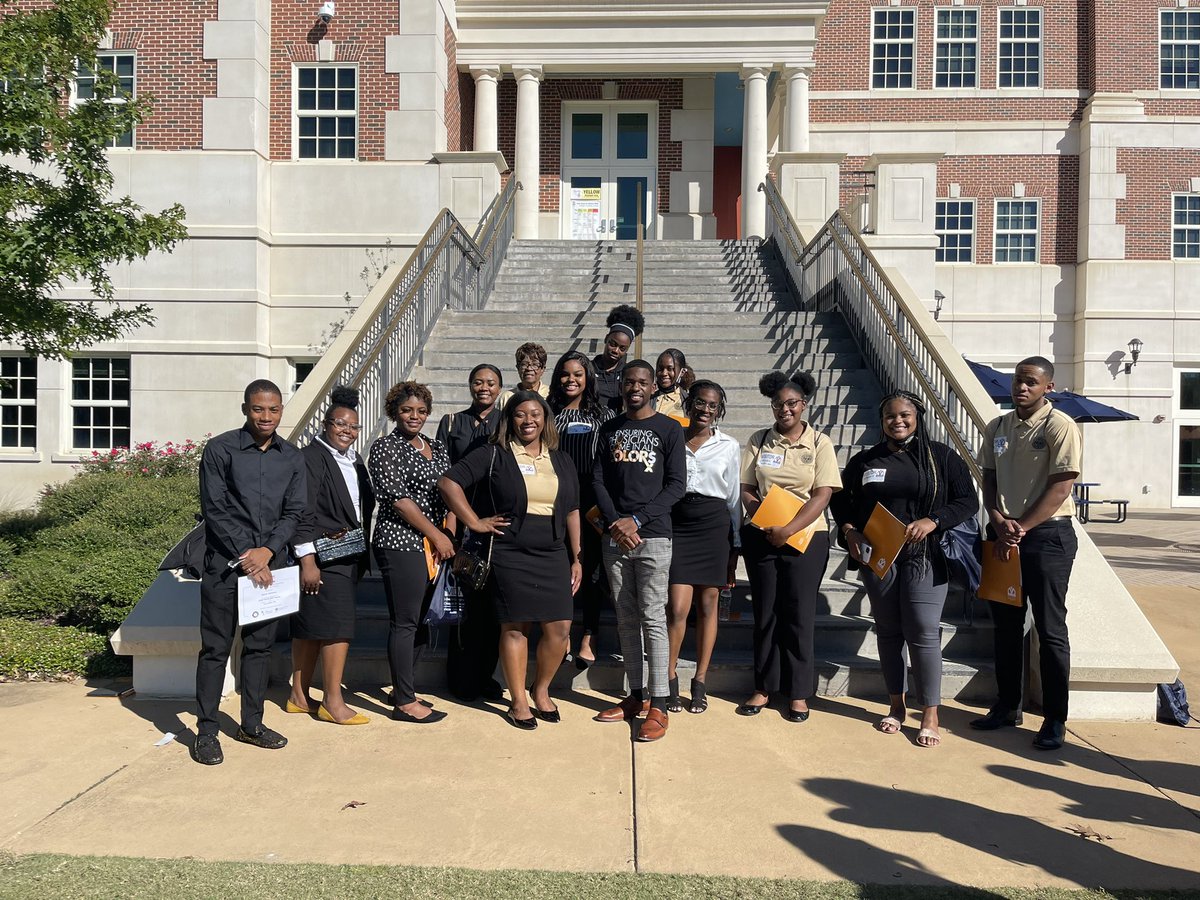 This weekend, I had the opportunity through SNMA to bring undergrad students from my alma mater, Alabama State University 🐝, as well as Auburn University to our campus to expose them to VCOM and osteopathic medicine. Super grateful for this event and our school for hosting them!