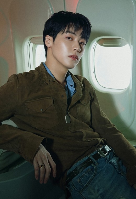 KoreanUpdates's tweet image. #NFLYING #LeeSeungHyub confirmed to join tvN #ShootingStars as KangSiDeok, a rookie actor with good looks. He's a simple and sincere man who worked at a resto but then scouted by management company entertain.naver.com/now/read?oid=1… #KoreanUpdates VF