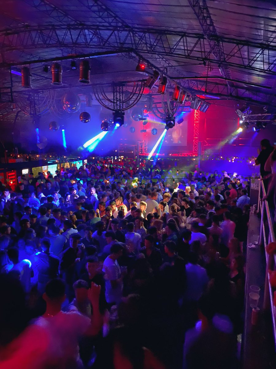 Batachadisco's tweet photo. Otra noche más!🔥💥
Próximo Sábado 30 👉🏼 PREPARÁ TU DISRAZ!
#HallowenNight 🎃👻 https://t.co/xQXER8GLmR
