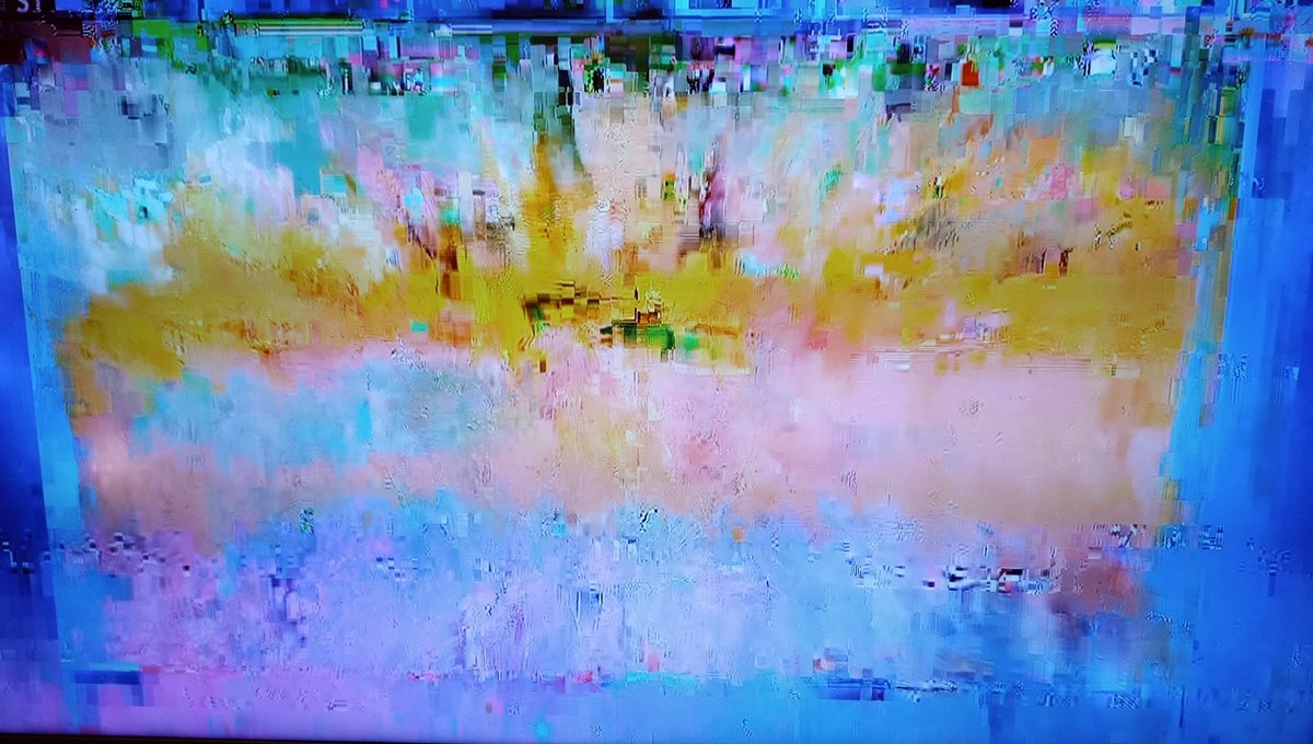 Hola <a href="/TeleCentroAr/">Telecentro</a> <a href="/TeleCentroAyuda/">Telecentro Ayuda</a> hace una semana que veo obras de arte en la tele...podrian dejar de darme nros de reclamo y arreglar el servicio?