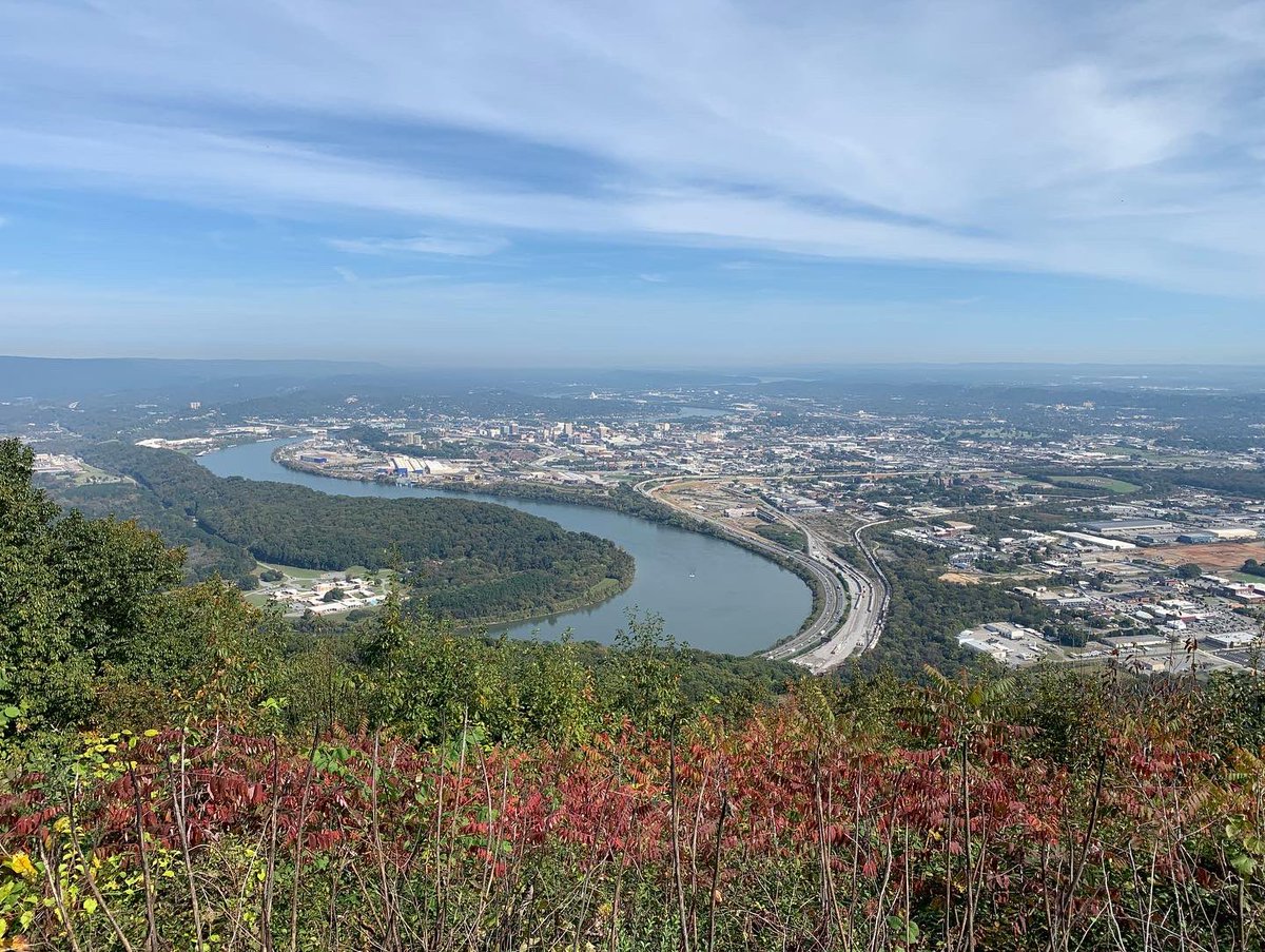 MolJett's tweet photo. Just explored a new city with my best friend! We hiked multiple trials, strolled over rivers, and ate some of the best local eateries in downtown Chattanooga. Thank you, Tennessee, for filling my cup.
#signalpoint #rockcity #lookoutmountain #georgia #chattanooga #tennessee https://t.co/7UMBvcJGoV