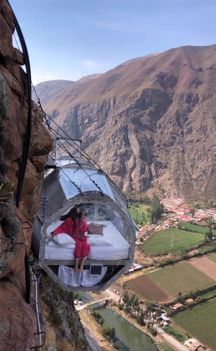 絶景だけど怖そう？！ペルーで泊まった崖の上にある鏡ばりのカプセルホテル！
