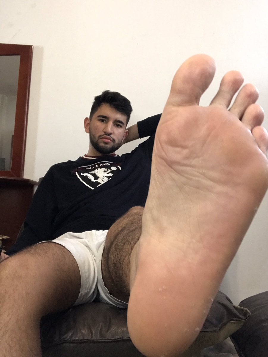 Only good boys can suck my big feet. I’m available tonight for Skype sessions, DM for details.