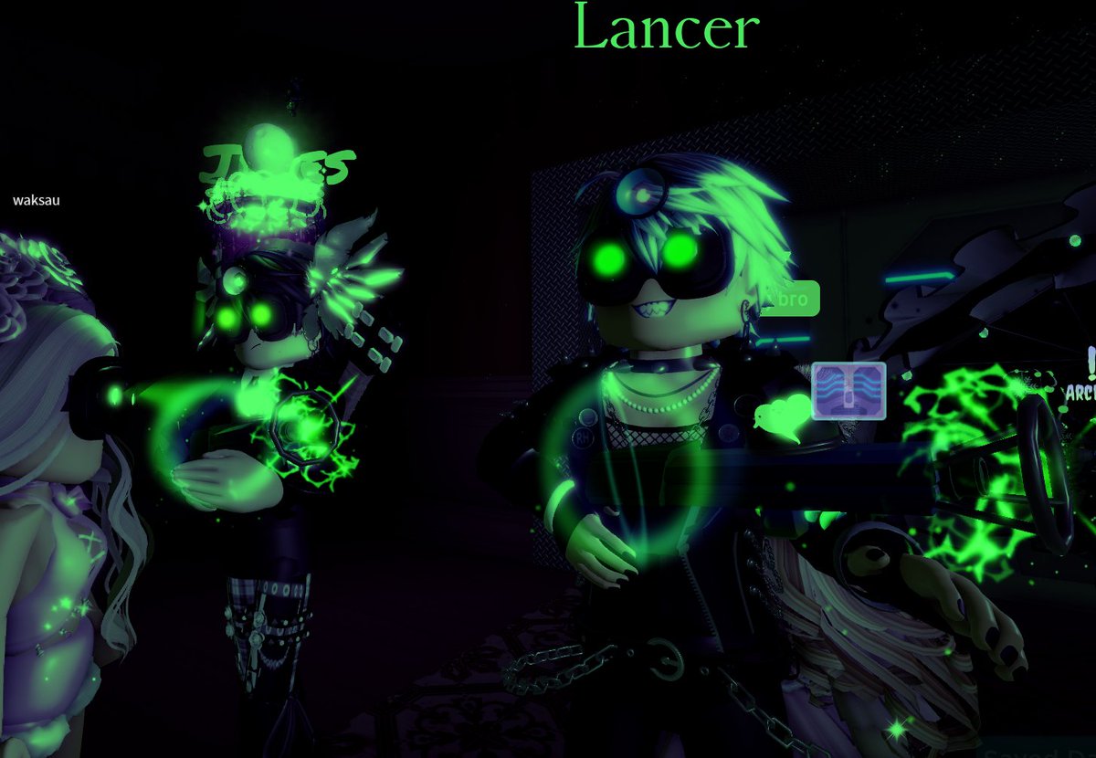 IgnoreMePlease4's tweet photo. Got to meet @launcelot92 and had a really fun time ghost hunting!! :D
#Royalhigh #royalhighdev #rhdev #royalloween2021 https://t.co/1QsZTG34o4