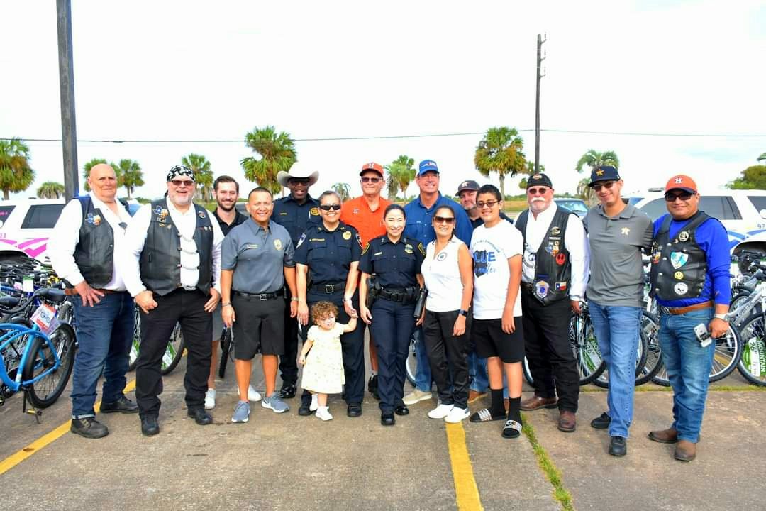 Thanks to AC Patricia Cantu for attending and helping out the Bikes for Excellence program this weekend. <a href="/houstonpolice/">Houston Police</a> @PattiCan2