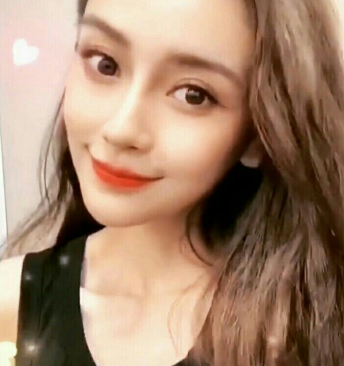 Hari minggu seharian dirumah dan sengaja tanpa hp cuma didepan tv dengan makanan itu baru kali ini aqxelya alami.biasanya dia sibuk nerima job. Tp hari minggu ini aqxelya benar benar mau istirahat dan rilex.

Via live ig asisten aqxelya